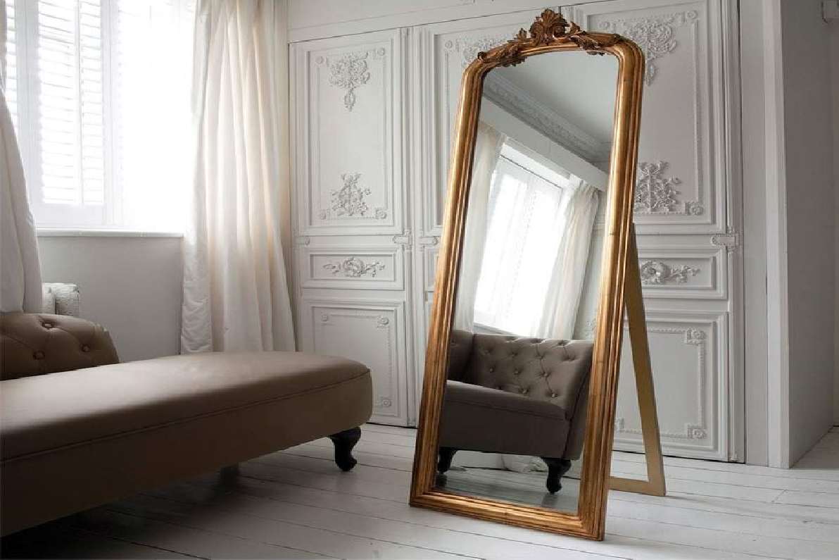 آینه قدی برای ورودی منزل: خوش آمدگویی با شکوه!